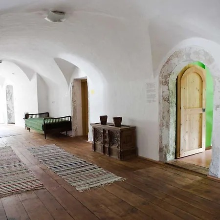 Romedihof Backpacker 旅馆 Karrösten